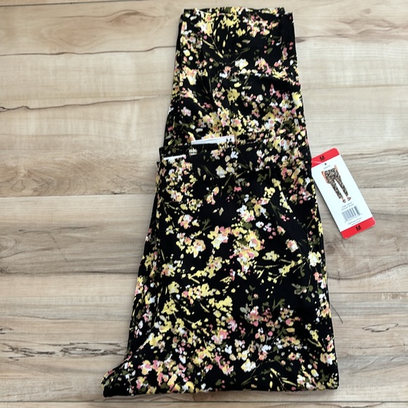 NWT Jessica Simpson Floral Pants with Pockets. Bouquet Splash. Tapered Leg. Flow - Picture 11 of 11